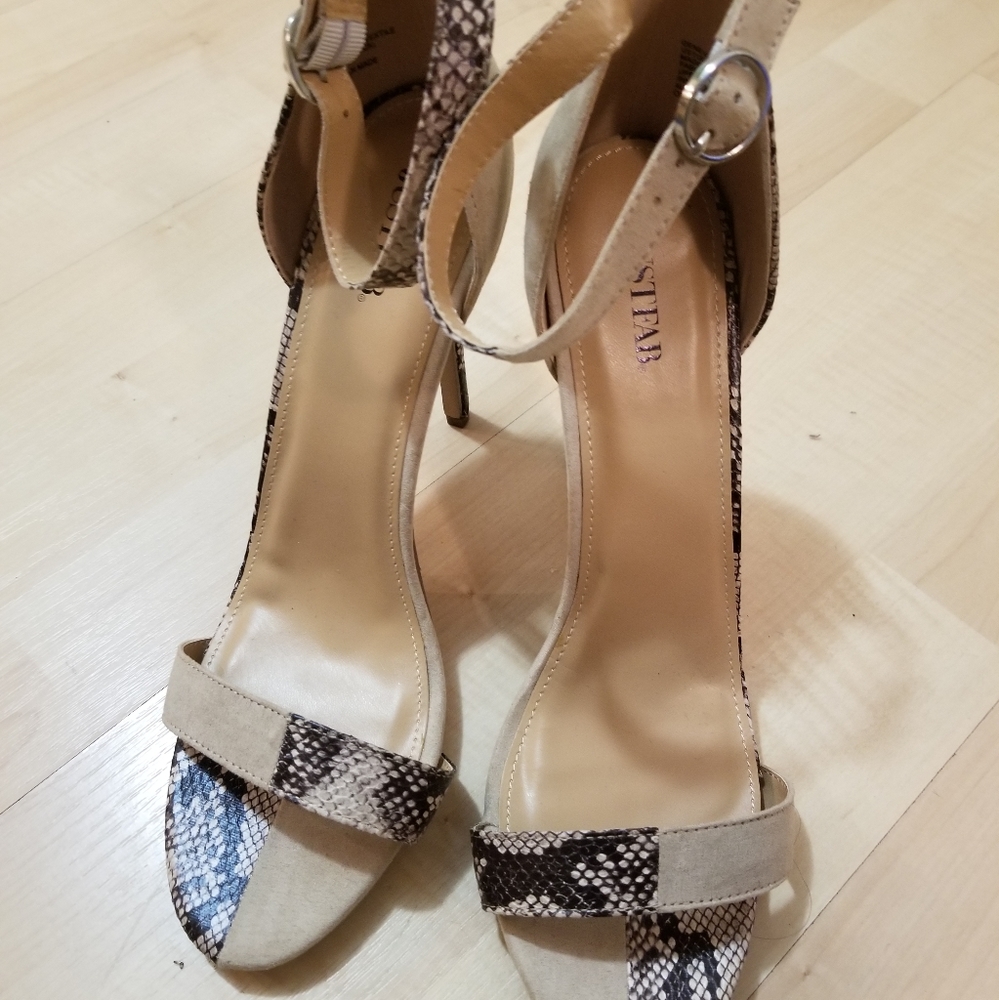 Shoe - Picture 2 of 7